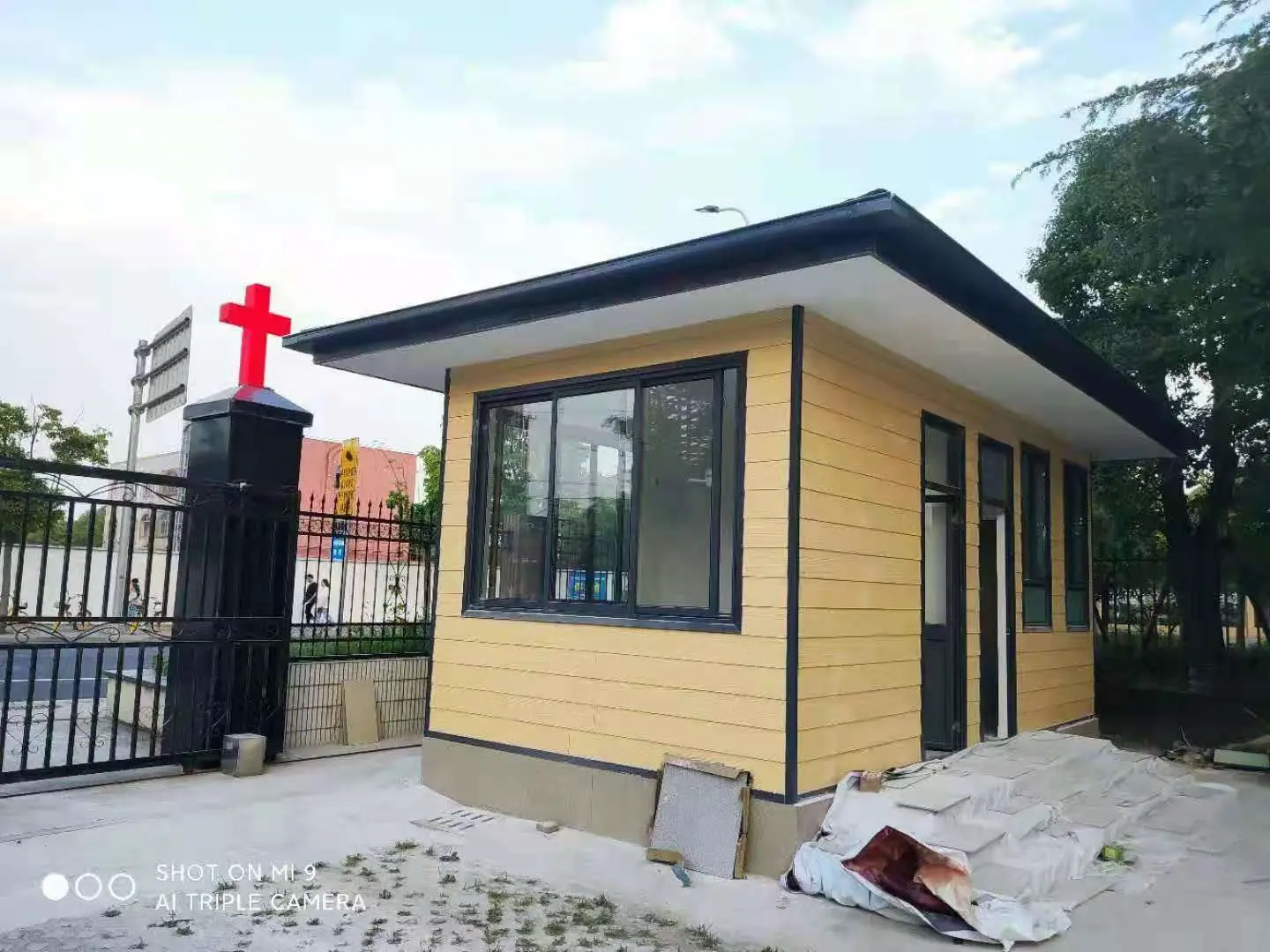 Modular prefab light steel structure OSB prefabricated house . 